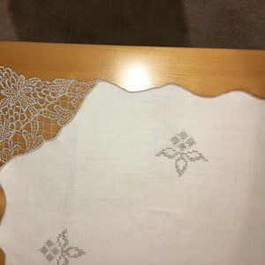 Vintage Linen Tablecloth and Napkins Set